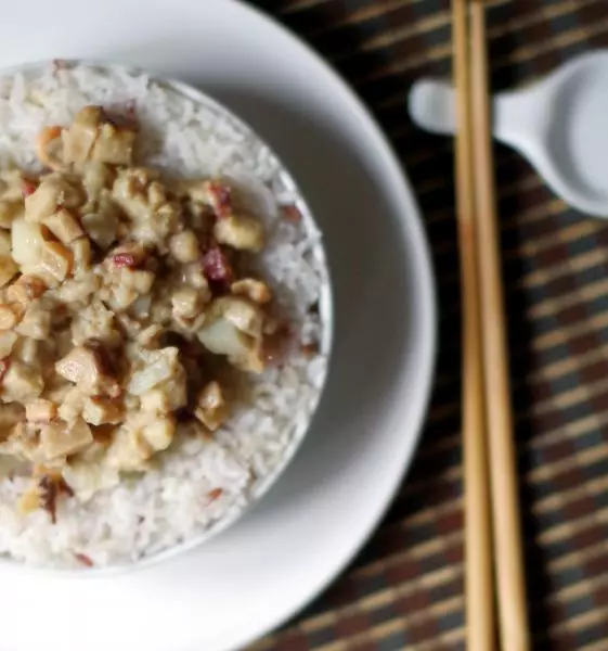 土鱿鸡肉蒸三色饭