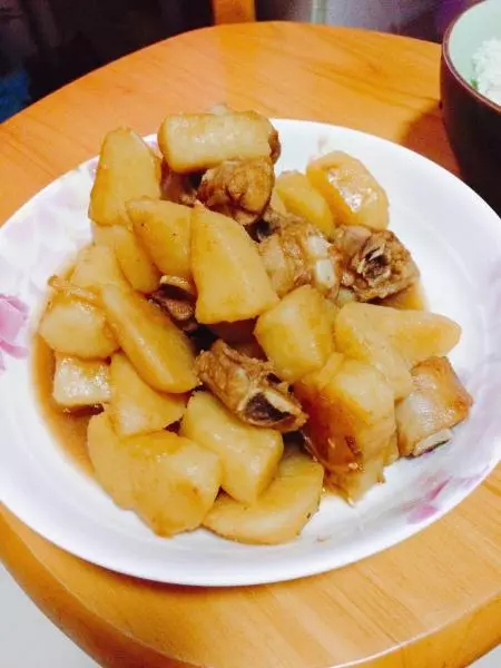 土豆烧排骨