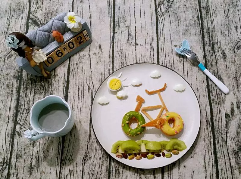 趣味早餐摆盘——甜甜圈单车