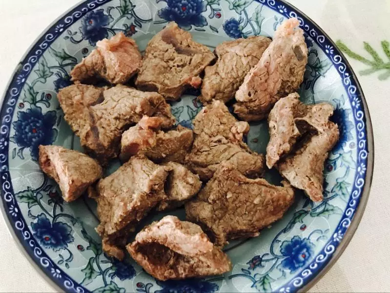 低卡、低油清蒸牛肉配黑椒汁