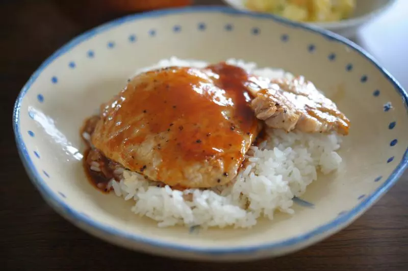 簡約的豬排飯