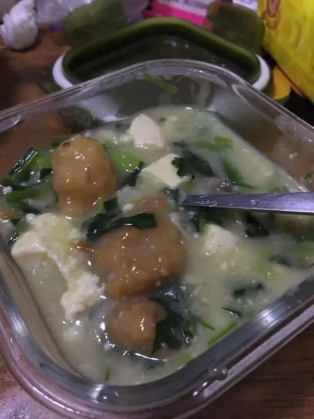 菠菜素丸子麵湯