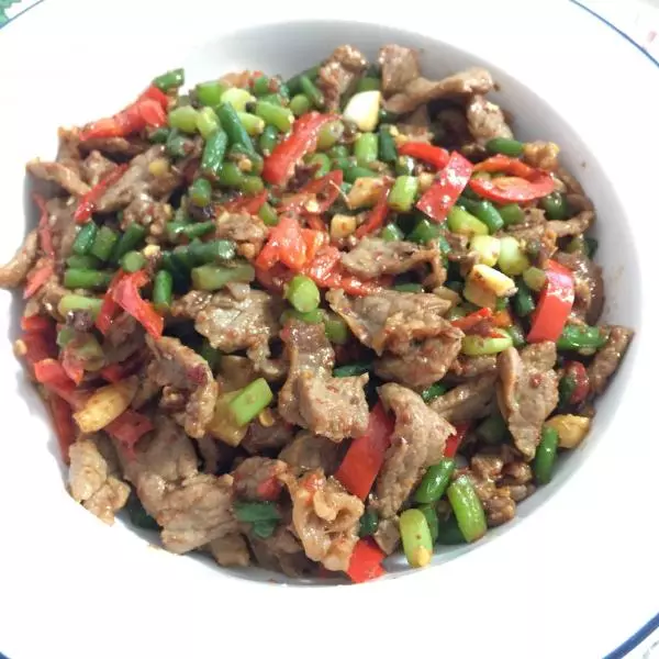 孜然牛肉（加蒜薹）