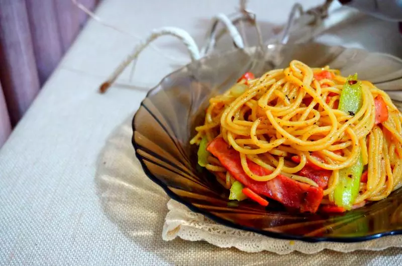 麻辣意面 重庆妹子 试图把任何食物都变成麻辣的