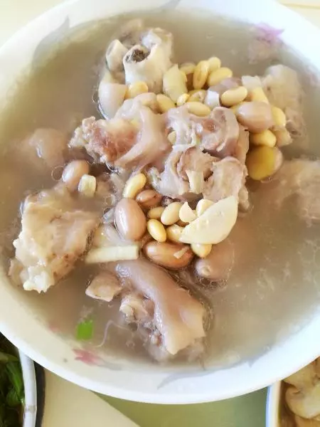 黃豆豬腳湯