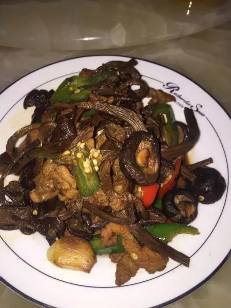 瘦肉炒茶樹菇