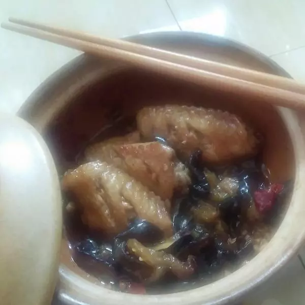 可乐鸡翅茄子煲(懒人快手易做午餐)