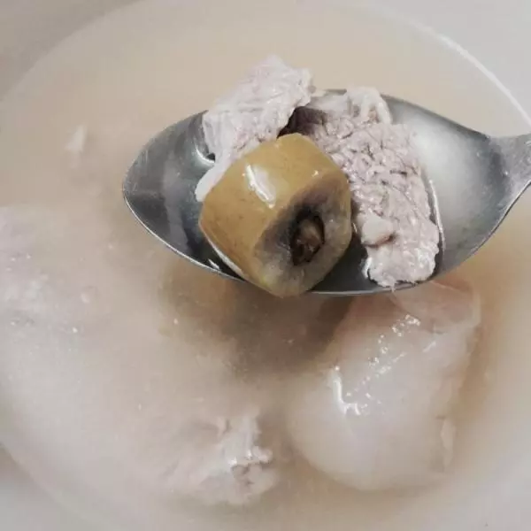 青欖蘿蔔瘦肉湯