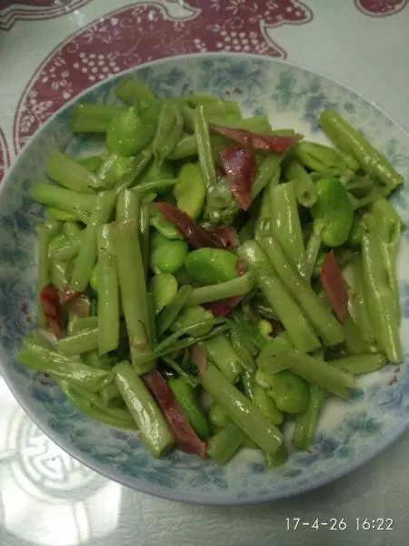 蚕豆炒菜梗