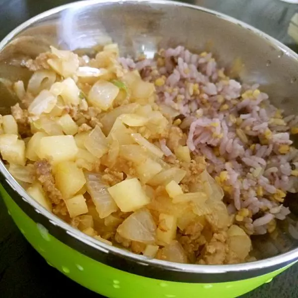 宝宝食谱  洋葱土豆肉末饭