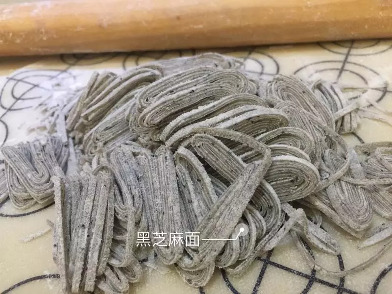 手工黑芝麻麵條 輔食