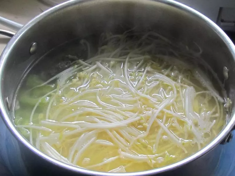 鯽魚苦瓜豆腐豆芽湯