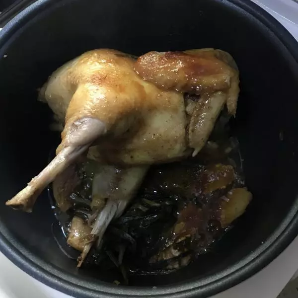 电饭锅盐焗鸡