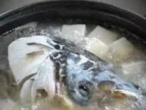 豆腐燉魚頭