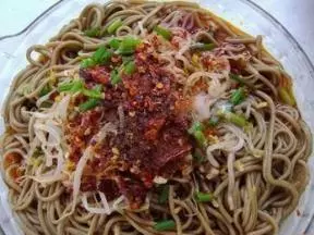 麻辣鸡丝荞面