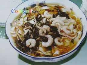 蛇床子蝦仁湯麵