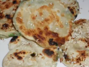 蔥油餅 (Scallion Pancake)