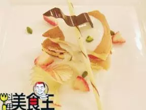 法式薄饼蛋糕佐鲜莓