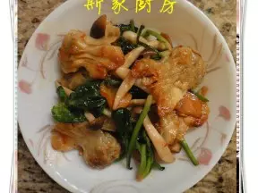 柳姬菇菠菜炒金鱼小馄饨