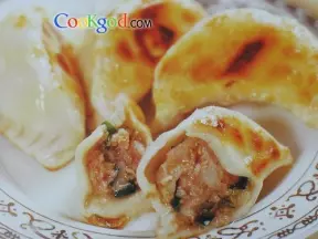 鲜肉韭菜煎饺