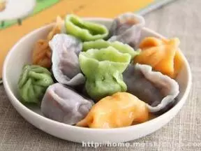 宝宝爱吃漂亮的饺子