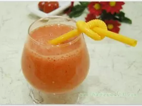 补充维C的果汁饮品--圣女果芒果果汁