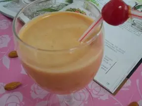 巴旦木红枣枸杞葡萄干酸奶昔