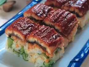 鳗鱼坚果箱寿司