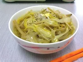 黄花菜鸡蛋肉汤-家常菜
