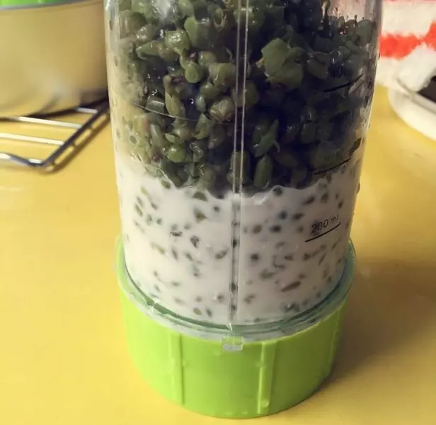 绿豆糕剩下的绿豆皮的好去处（牛奶绿豆皮饮）