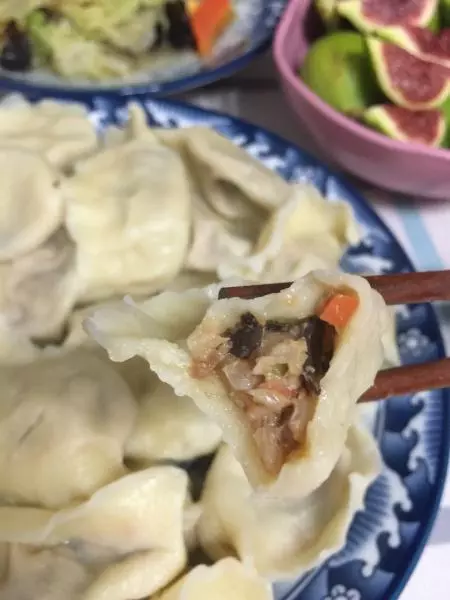 肉虾白菜木耳胡萝卜水饺