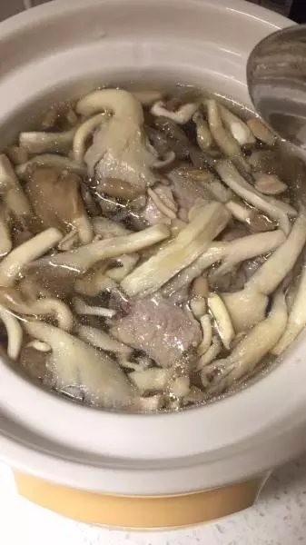 排骨蘑菇汤