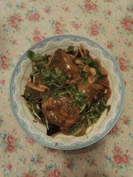 红烧鲈鱼木耳冻豆腐