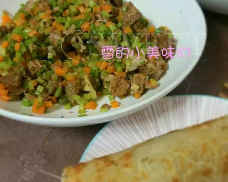 牛肉西芹胡萝卜卷饼