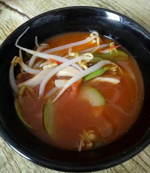 西红柿豆芽汤