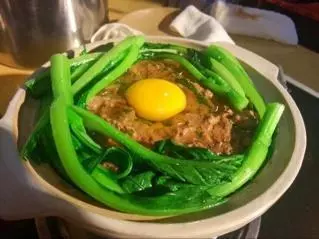 窩蛋牛肉煲仔飯