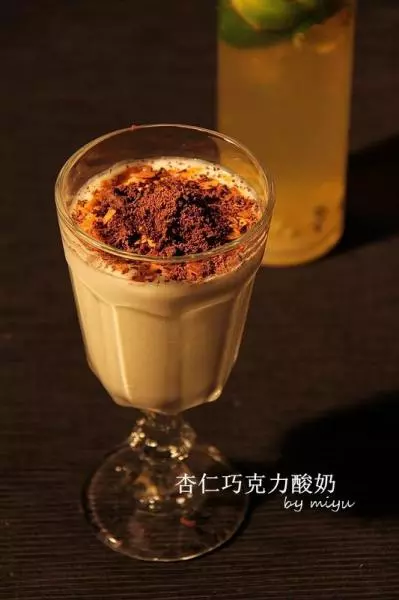 杏仁巧克力酸奶