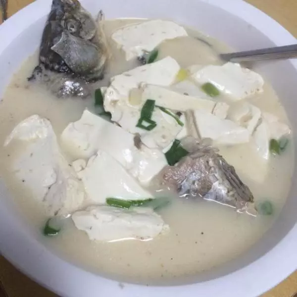 奶白鲫鱼豆腐汤
