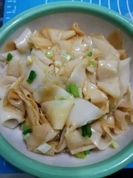 饺子皮油泼面