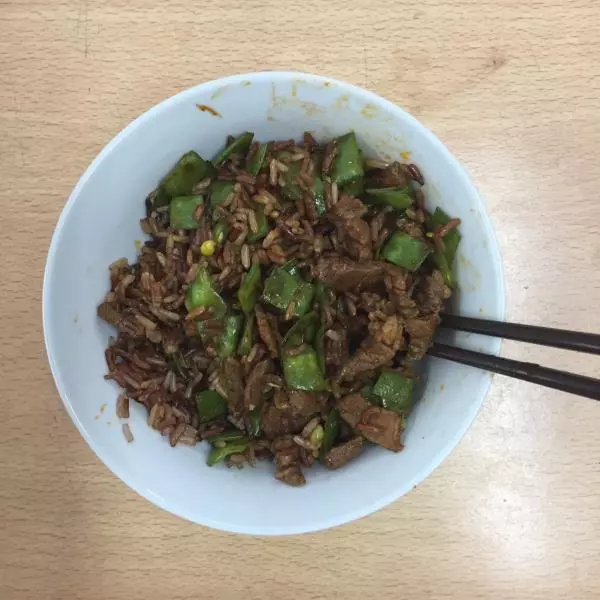 荷兰豆牛肉炒饭