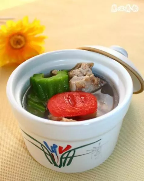 番茄苦瓜藜麥排骨湯