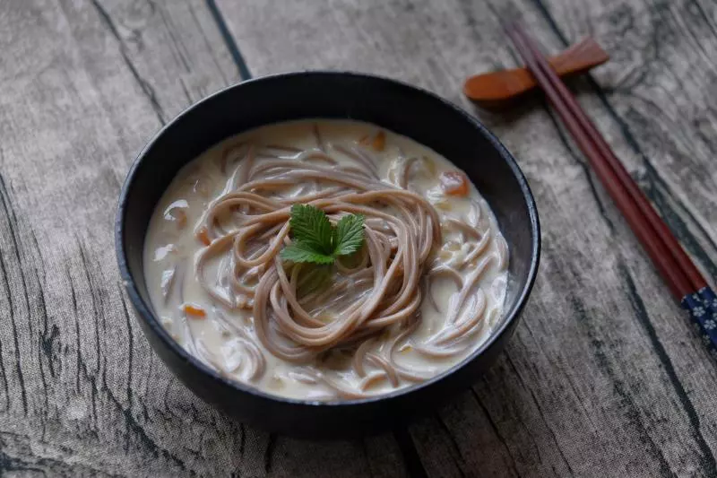 蛤蜊濃湯蕎麥麵/クラムチャウダーそば