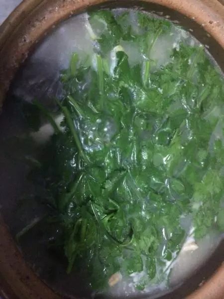 芫茜魚頭豆腐湯