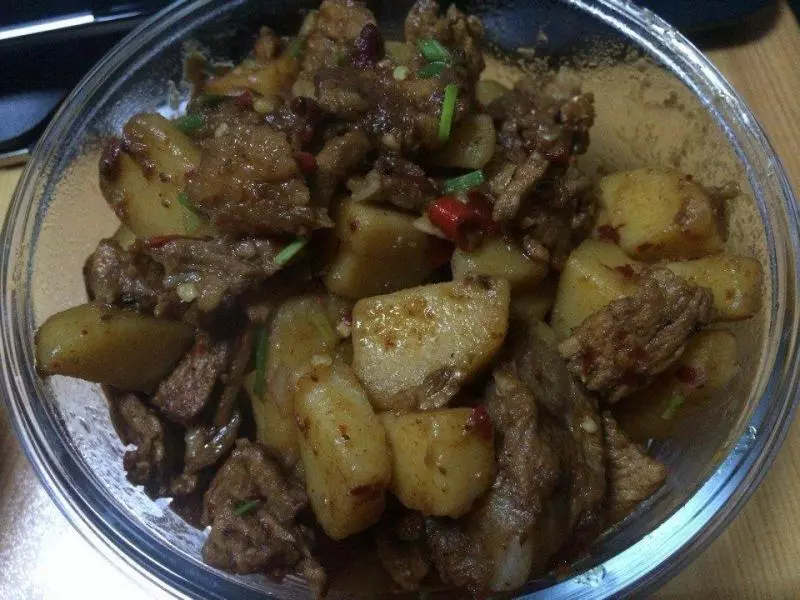 土豆焖肉