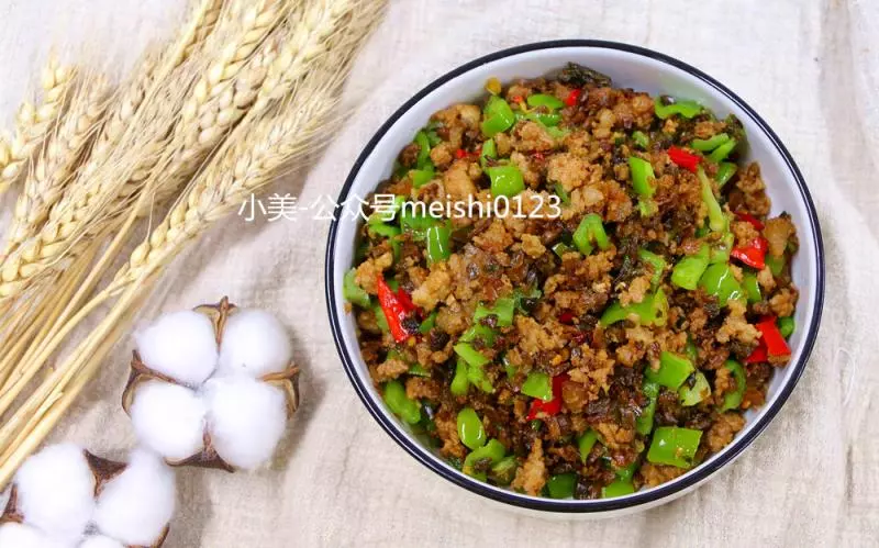 利口下飯菜《黑三剁》，地方特色菜。