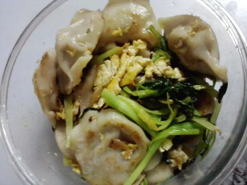 鸡毛菜炒饺子