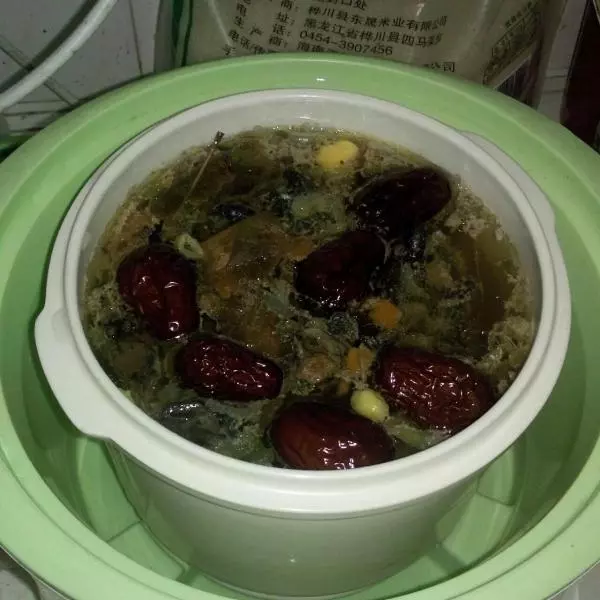 荷葉烏雞湯