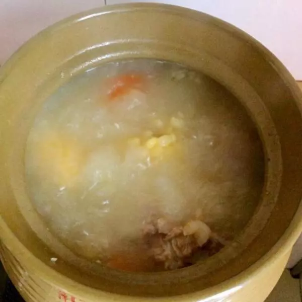 胡蘿蔔玉米排骨湯