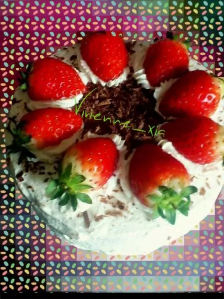 草莓裝飾蛋糕（戚風)