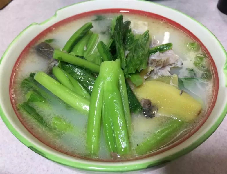 龍骨鯽魚春菜湯